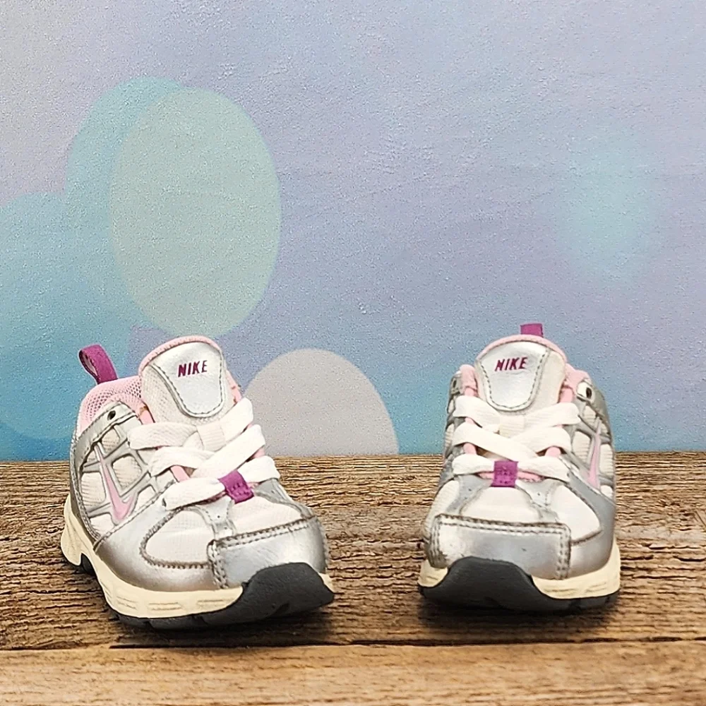 NIKE PILLARTECH – Sneaker, baby, silver/pink, size 5C